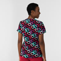 Fashion Prints Women's V-Neck Print Scrub Top Heart Links Black back view