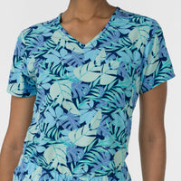 Women's 1-Pocket Tuck-in Print Scrub Top - Breezy Palms chest pocket