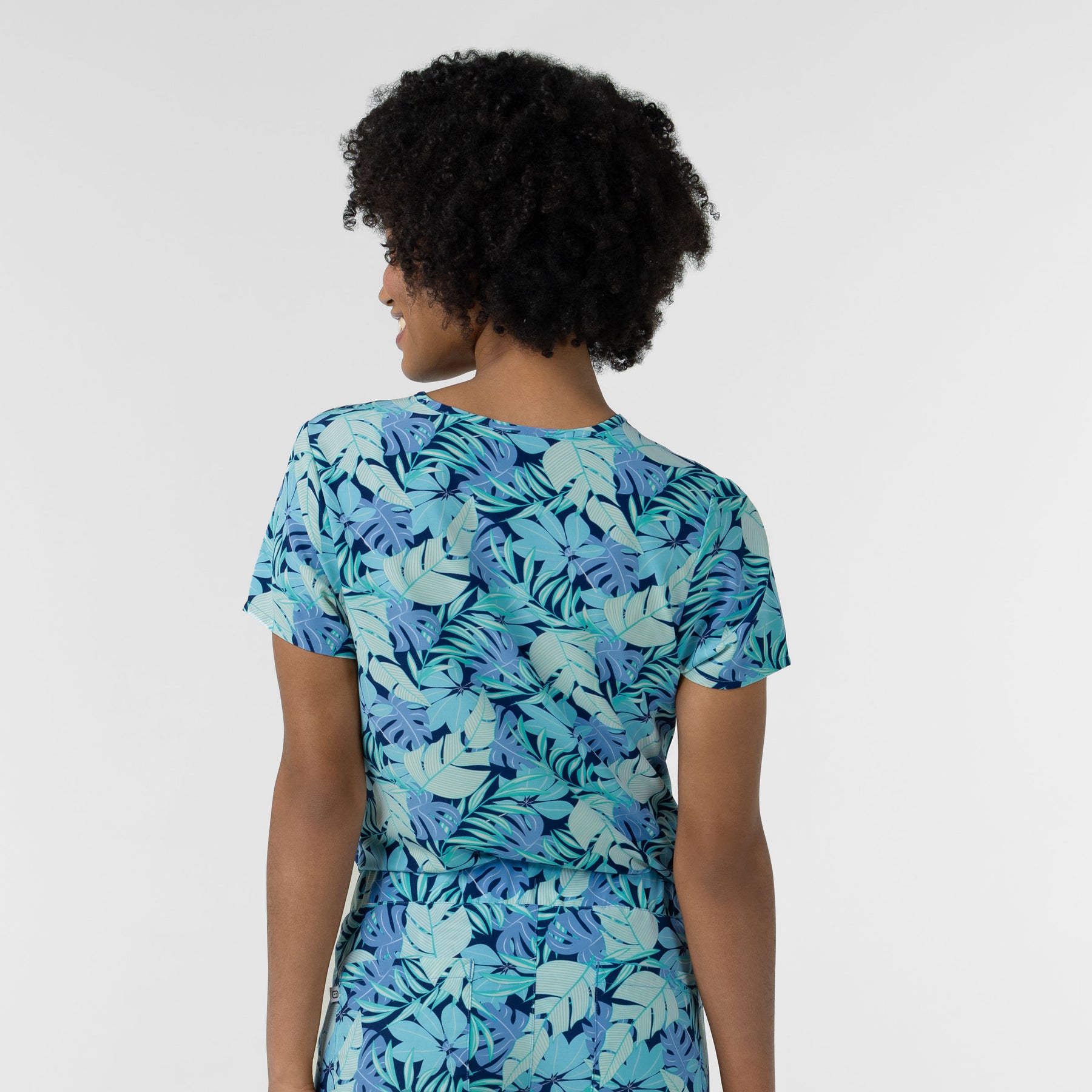 Women's 1-Pocket Tuck-in Print Scrub Top - Breezy Palms back